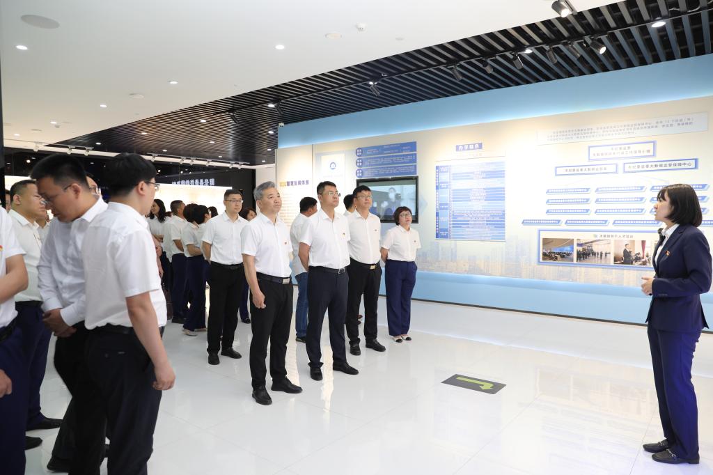 辽宁医药职业学院组织党员领导干部参观沈阳大数据警示教育展示馆